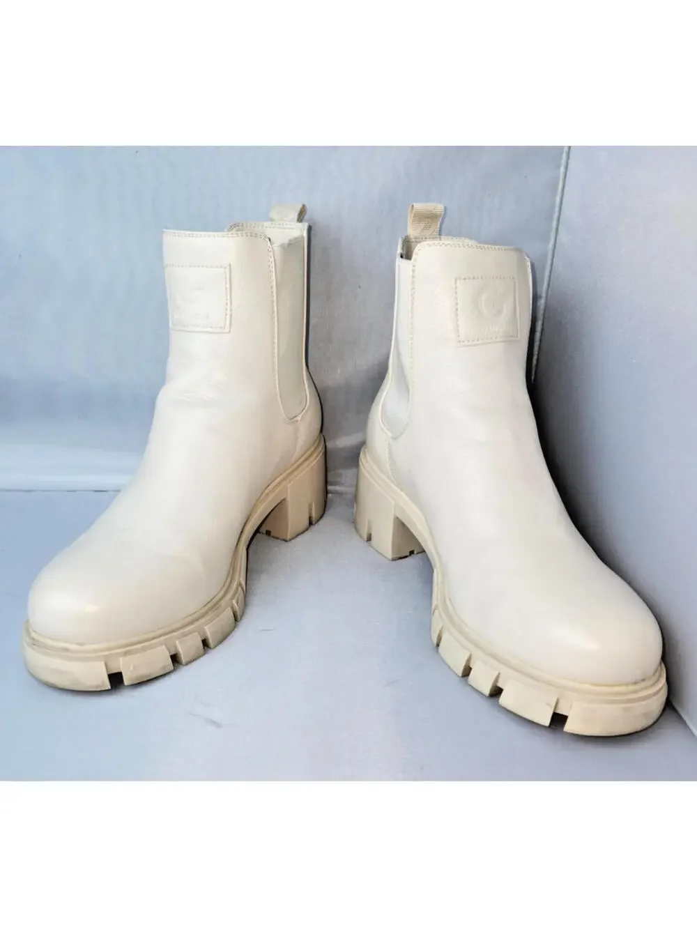 Gogo GBG White Chunky Chelsea Ankle Boots Size 8.5